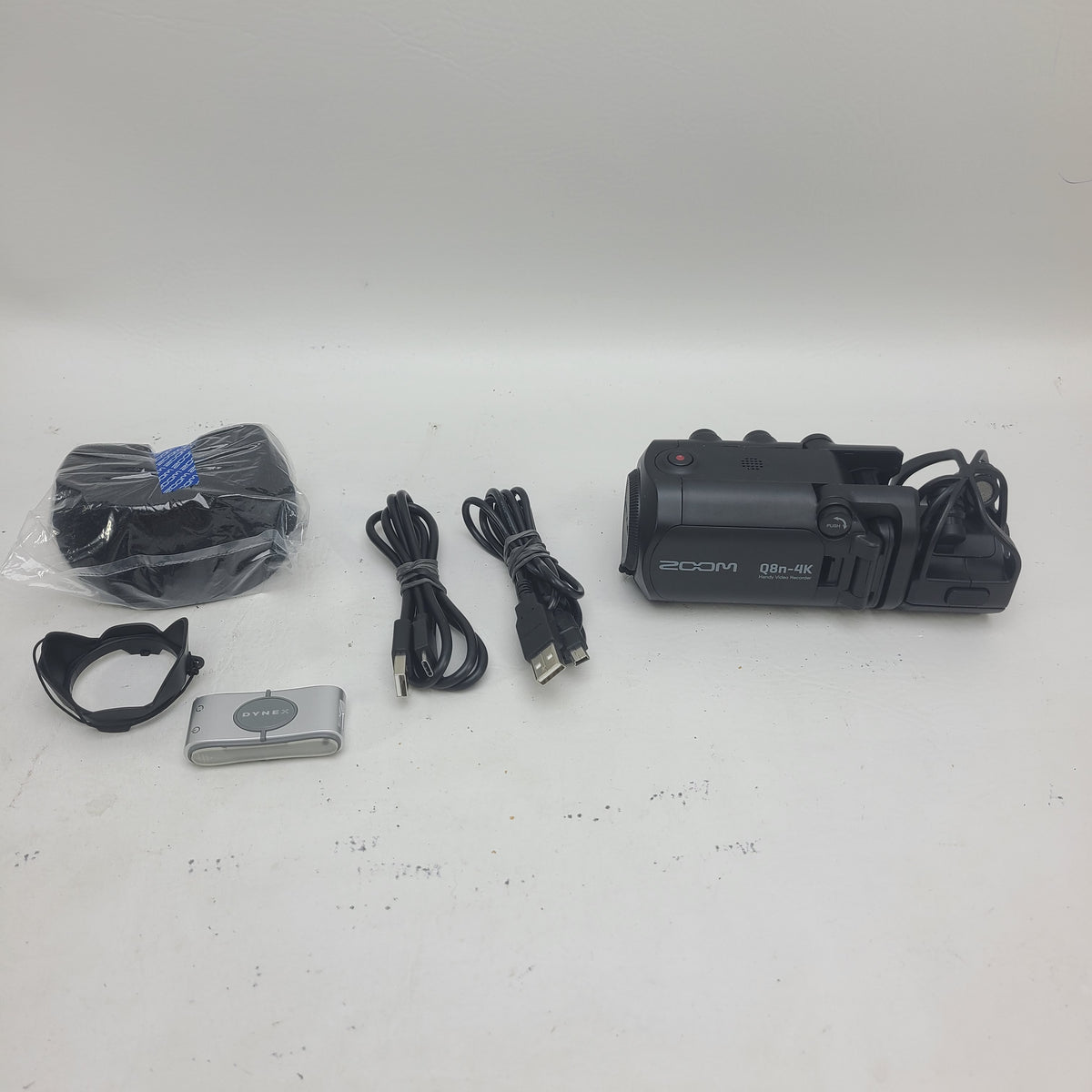Zoom Q8n-4K UHD 4K Handheld Recorder Built-In Mic SD HDMI USB Case