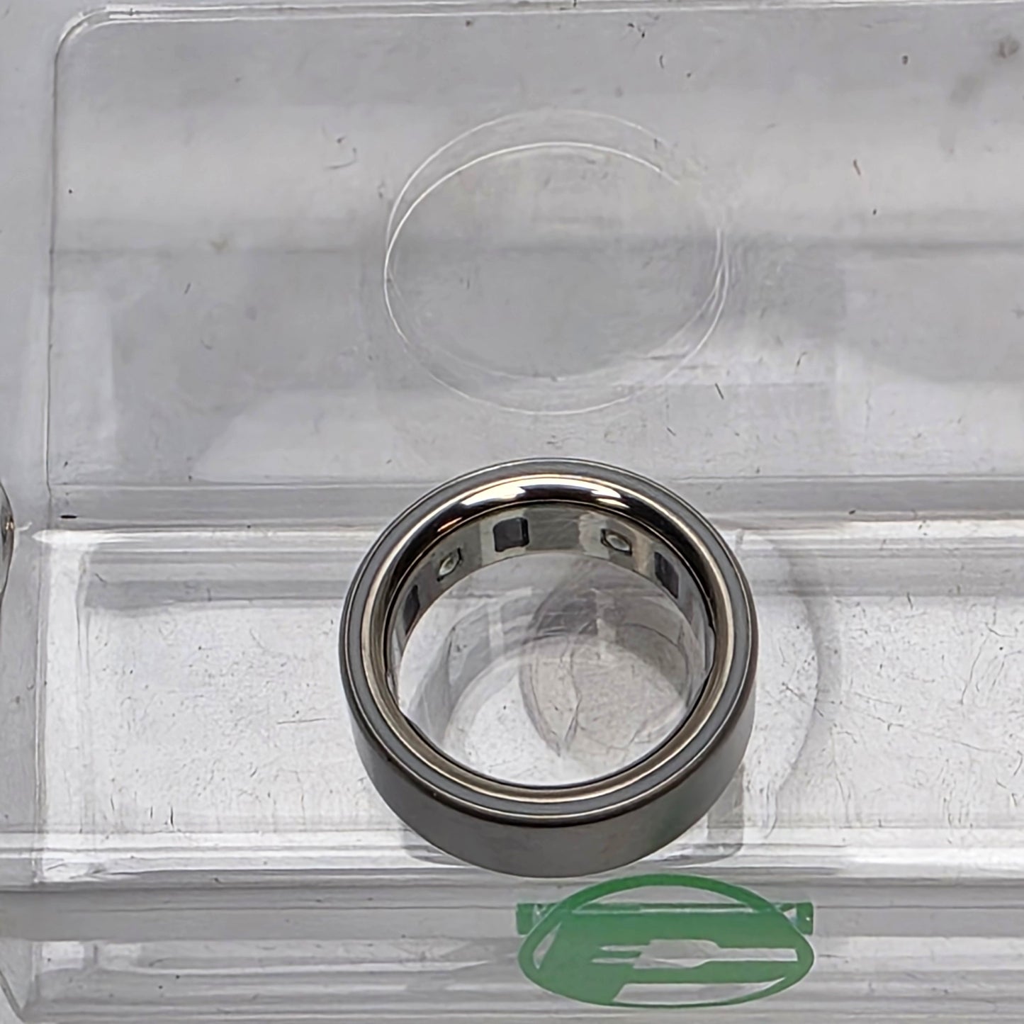 Oura Ring 4 Size 8 Silver Activity Tracker JZ90-54220-08