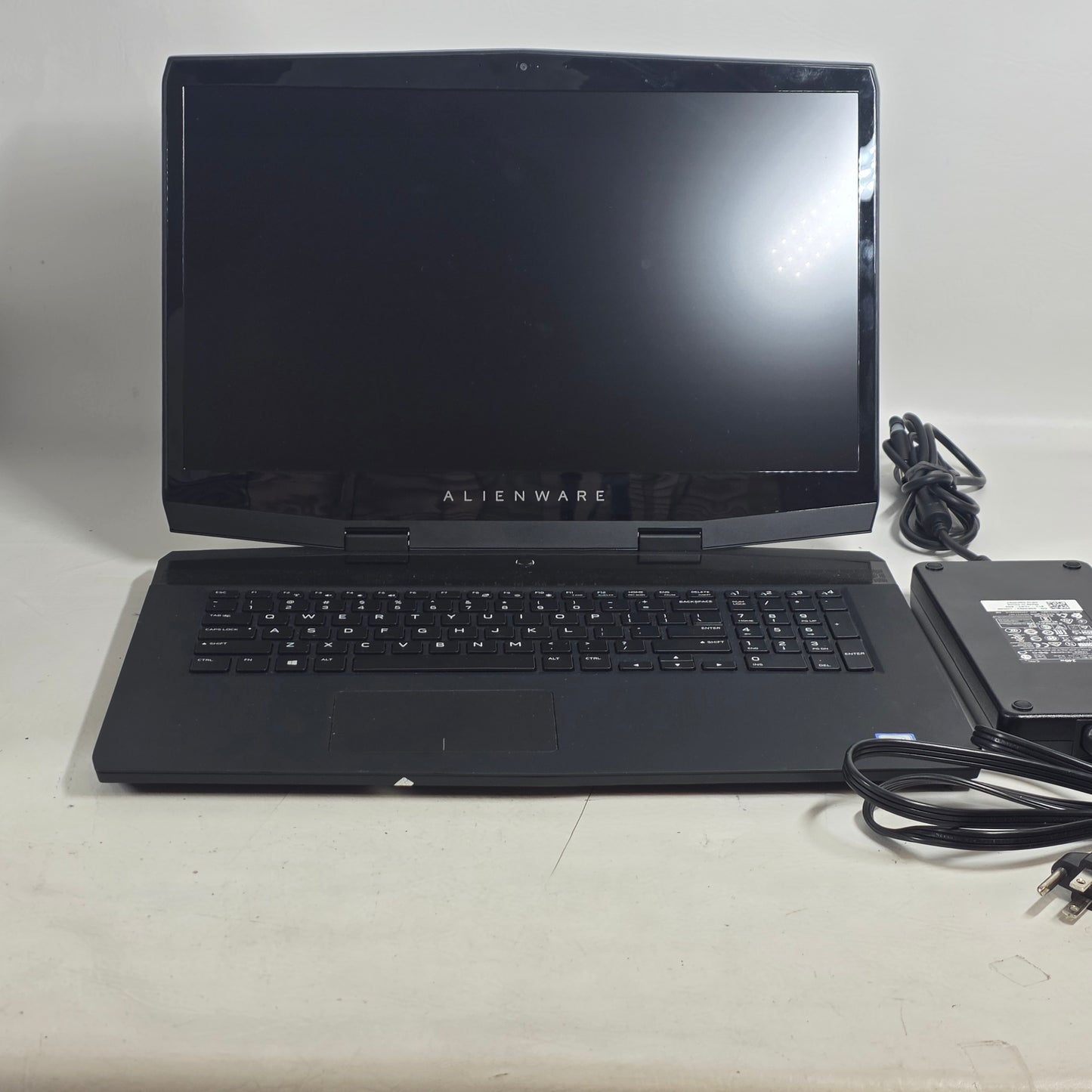 Alienware M17 D6USBF 17.3" i7-8750H 2.2GHz 16GB RAM 954GB SSD 932GB HDD GeForce 