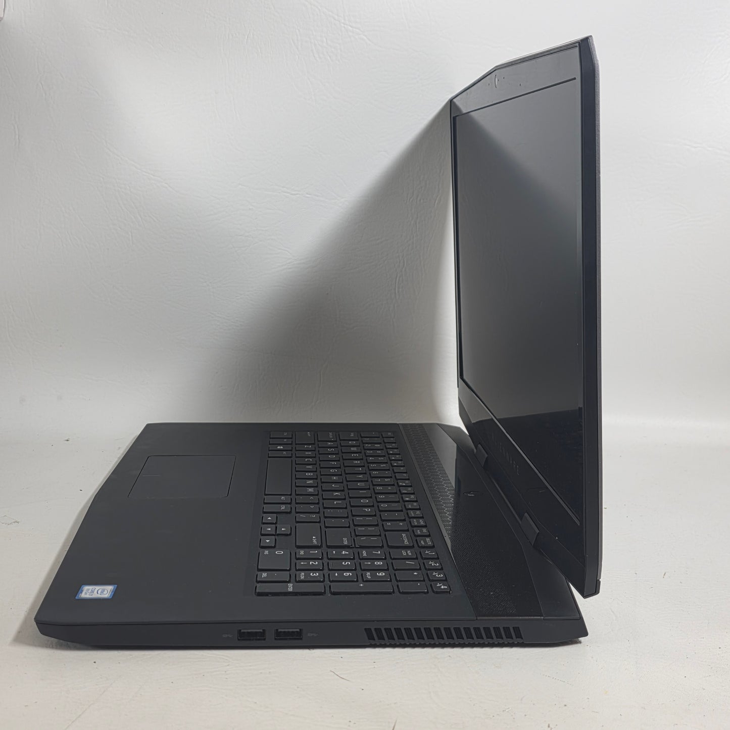 Alienware M17 D6USBF 17.3" i7-8750H 2.2GHz 16GB RAM 954GB SSD 932GB HDD GeForce 