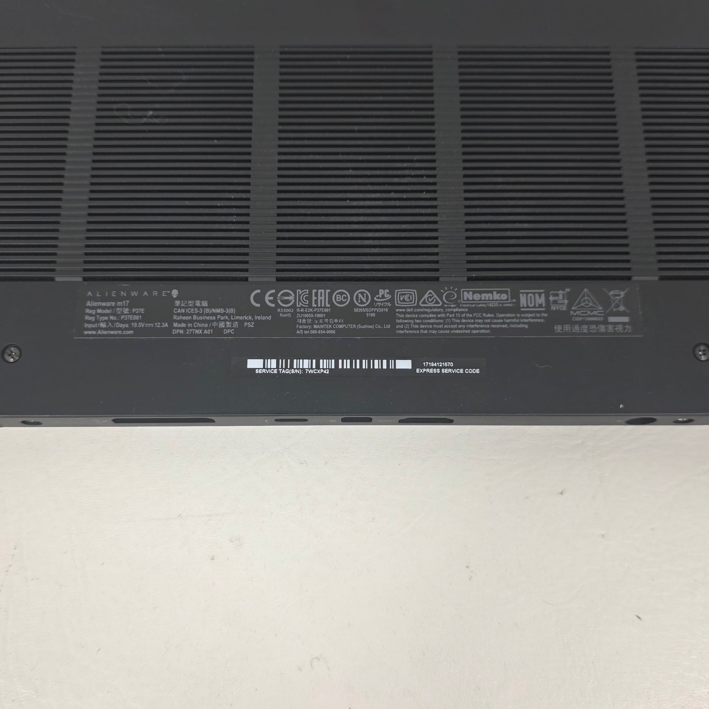 Alienware M17 D6USBF 17.3" i7-8750H 2.2GHz 16GB RAM 954GB SSD 932GB HDD GeForce 