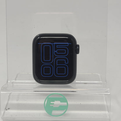 GPS Only Apple Watch SE 3 40MM Midnight Aluminum Black Transparent Rugged Bumper  MEH94LW/A