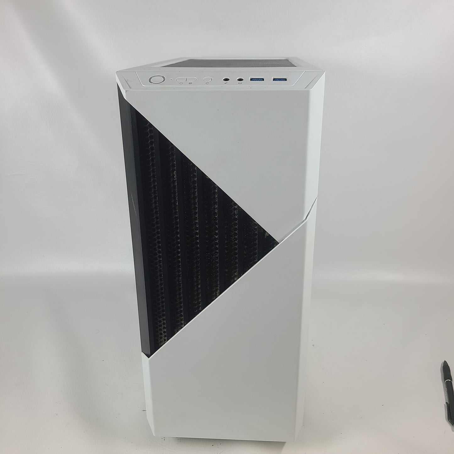 Periphio Custom PC Ryzen 5 5600G 3.90GHz 16GB RAM 1TB SSD AMD