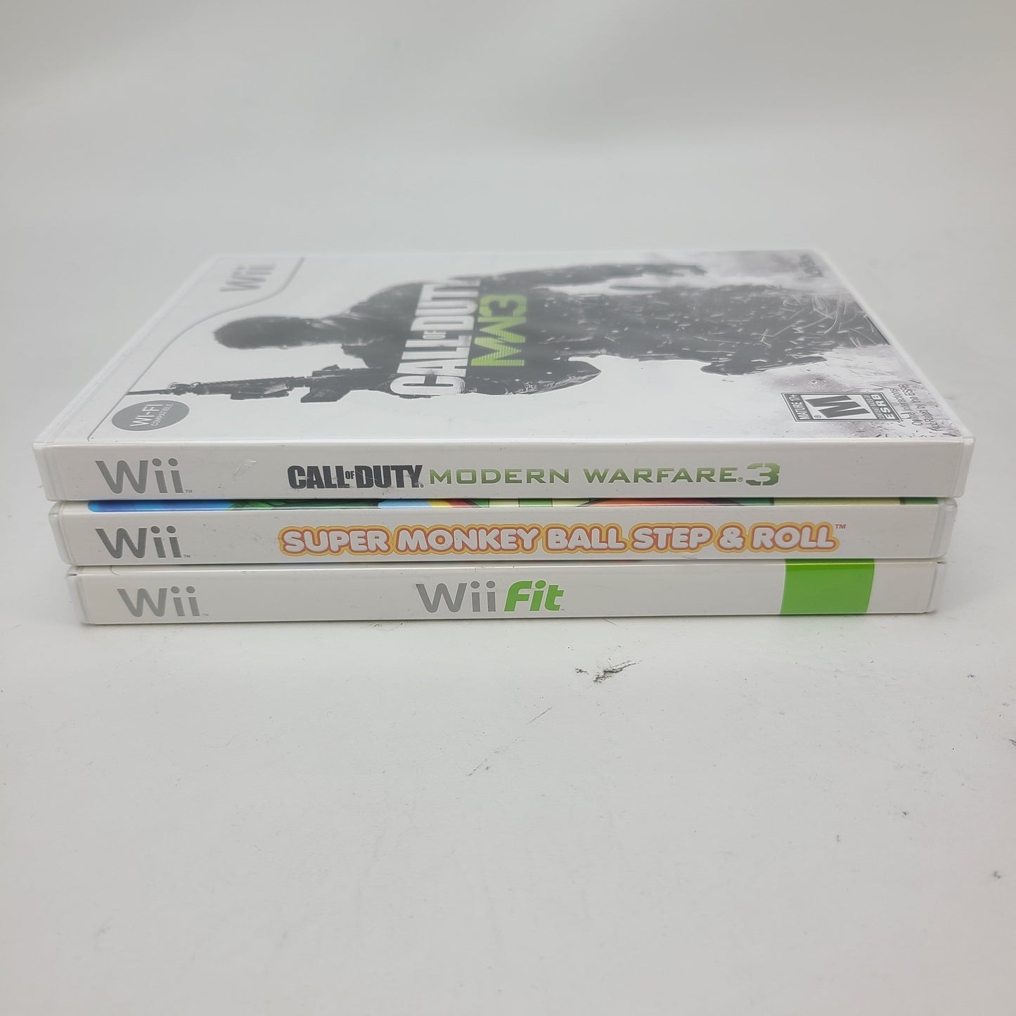 Lot of 3 Nintendo Wii Games Donkey Kong Country Returns Wii Play Call of Duty