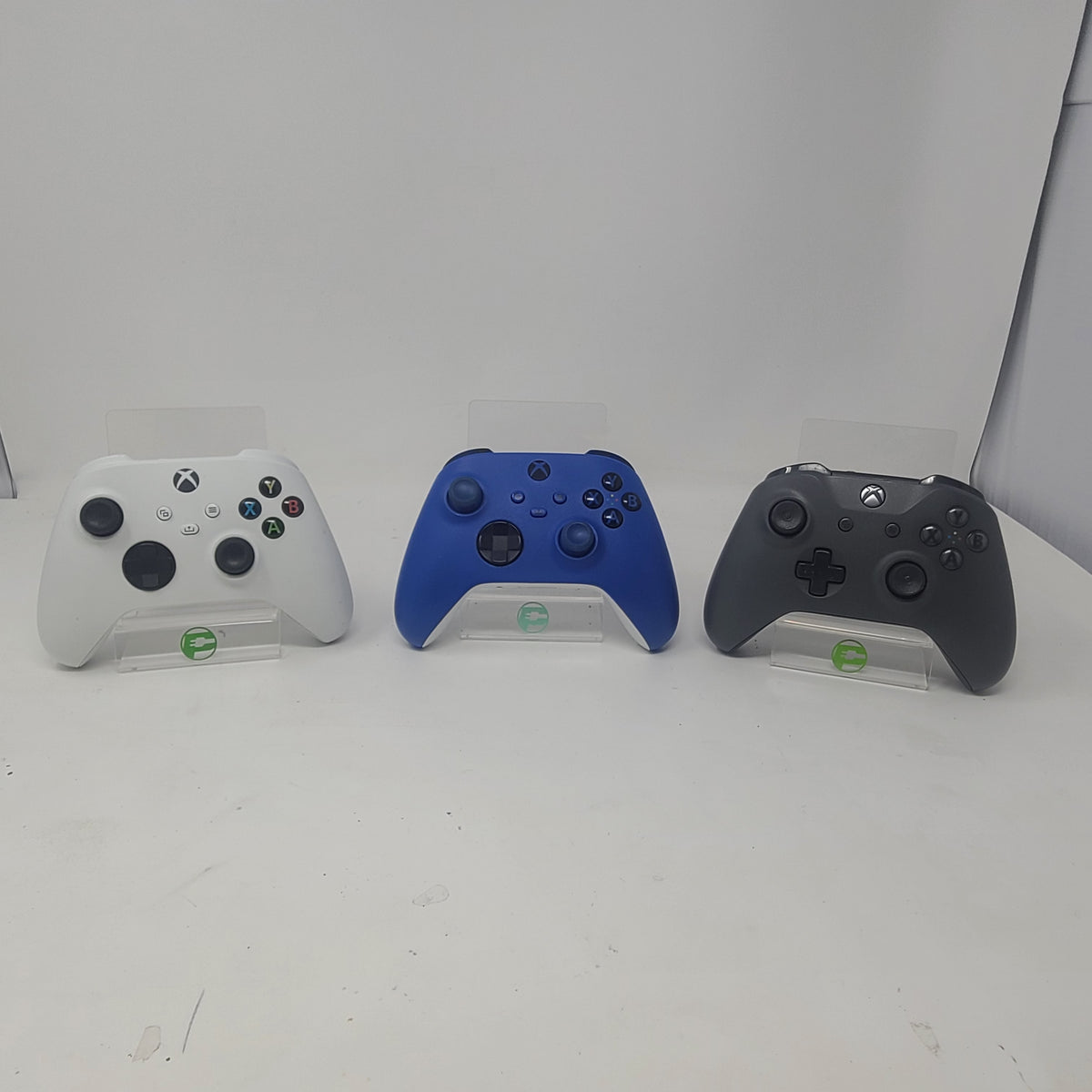 Lots of 3 Microsoft Xbox One Wireless Controller Multicolored