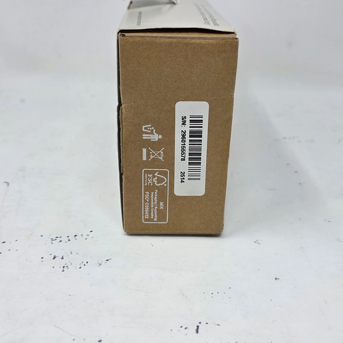New Airthings 2960 View Plus Air Quality Monitor White Wi-Fi Battery Powered