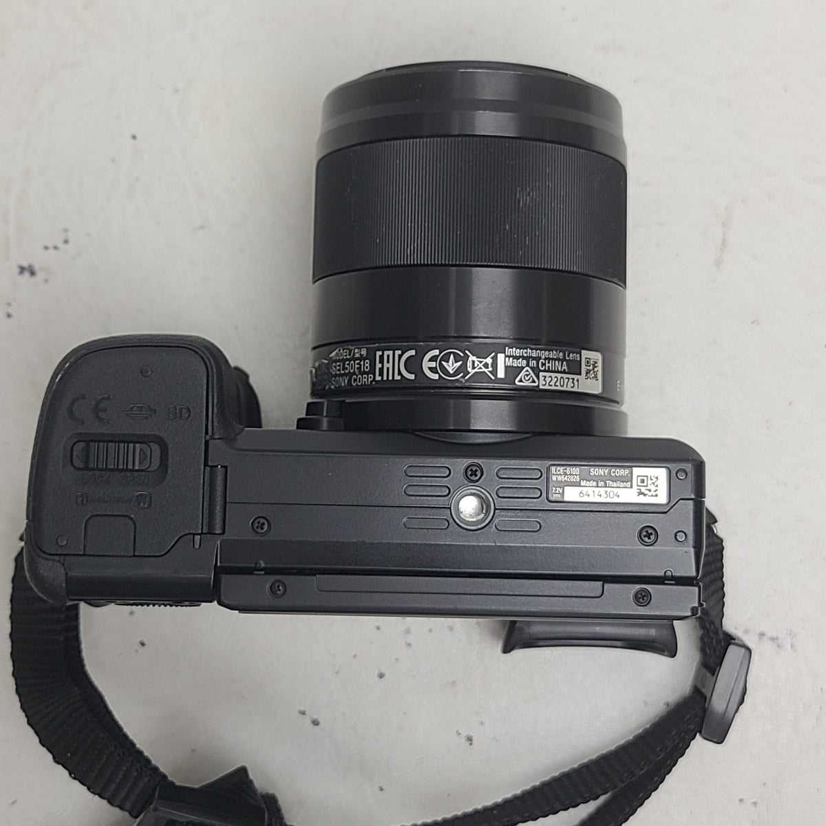Sony Alpha a6400 Mirrorless Camera with E 50mm f/1.8 OSS Lens Black