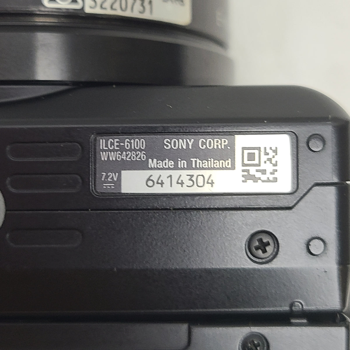 Sony Alpha a6400 Mirrorless Camera with E 50mm f/1.8 OSS Lens Black