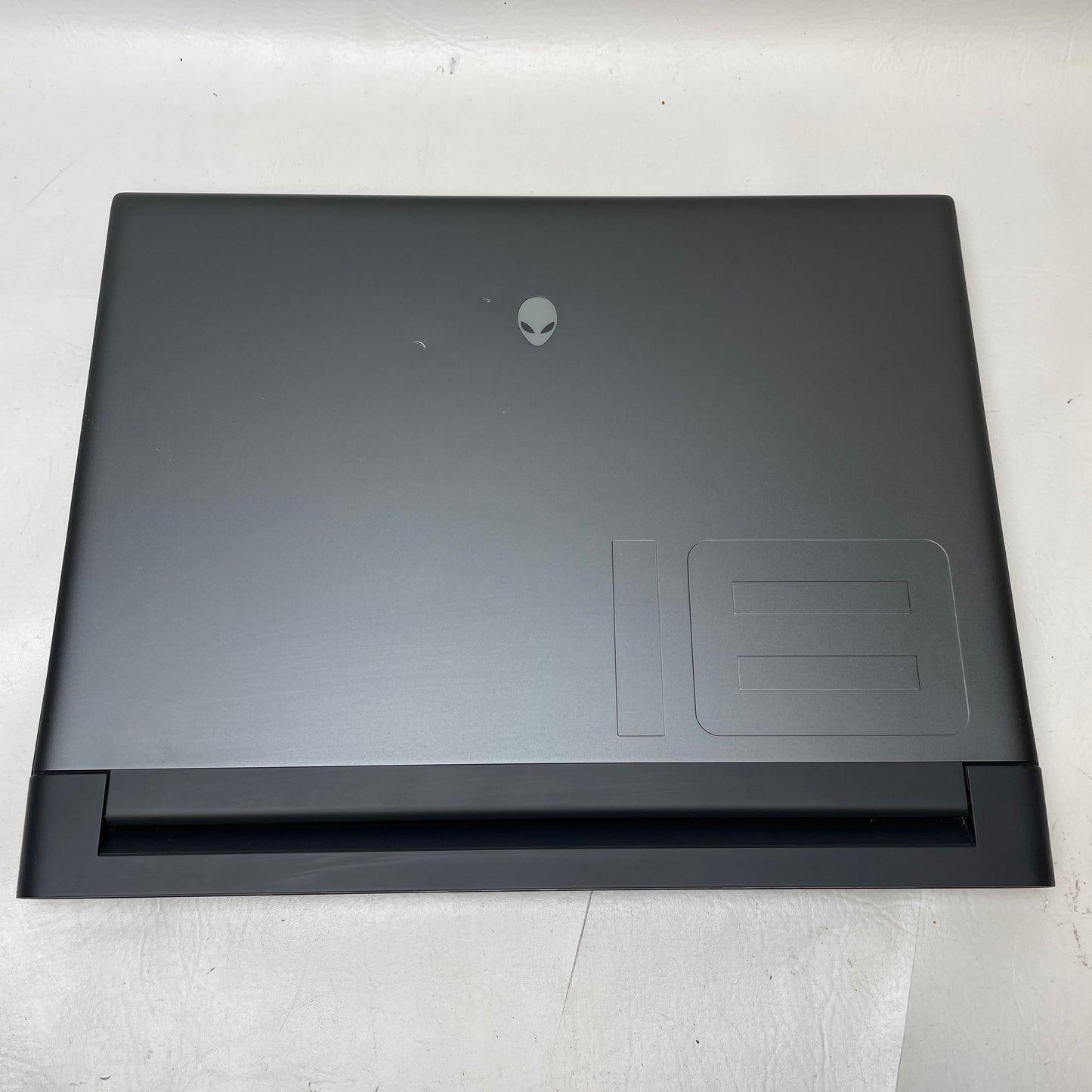Alienware M18 R1 P51E i9 2.2GHz 32GB RAM 1TB SSD GeForce RTX 4070