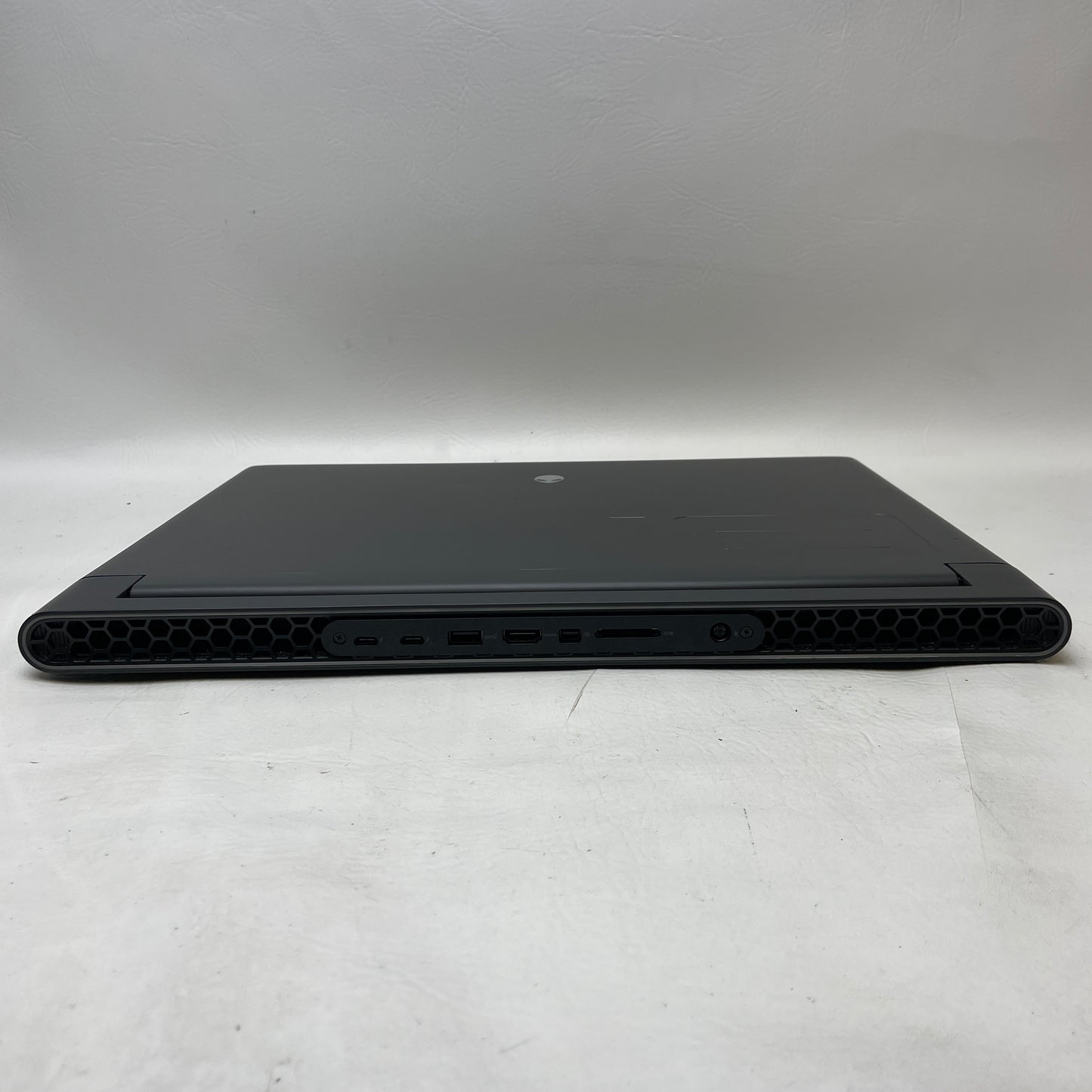 Alienware M18 R1 P51E i9 2.2GHz 32GB RAM 1TB SSD GeForce RTX 4070