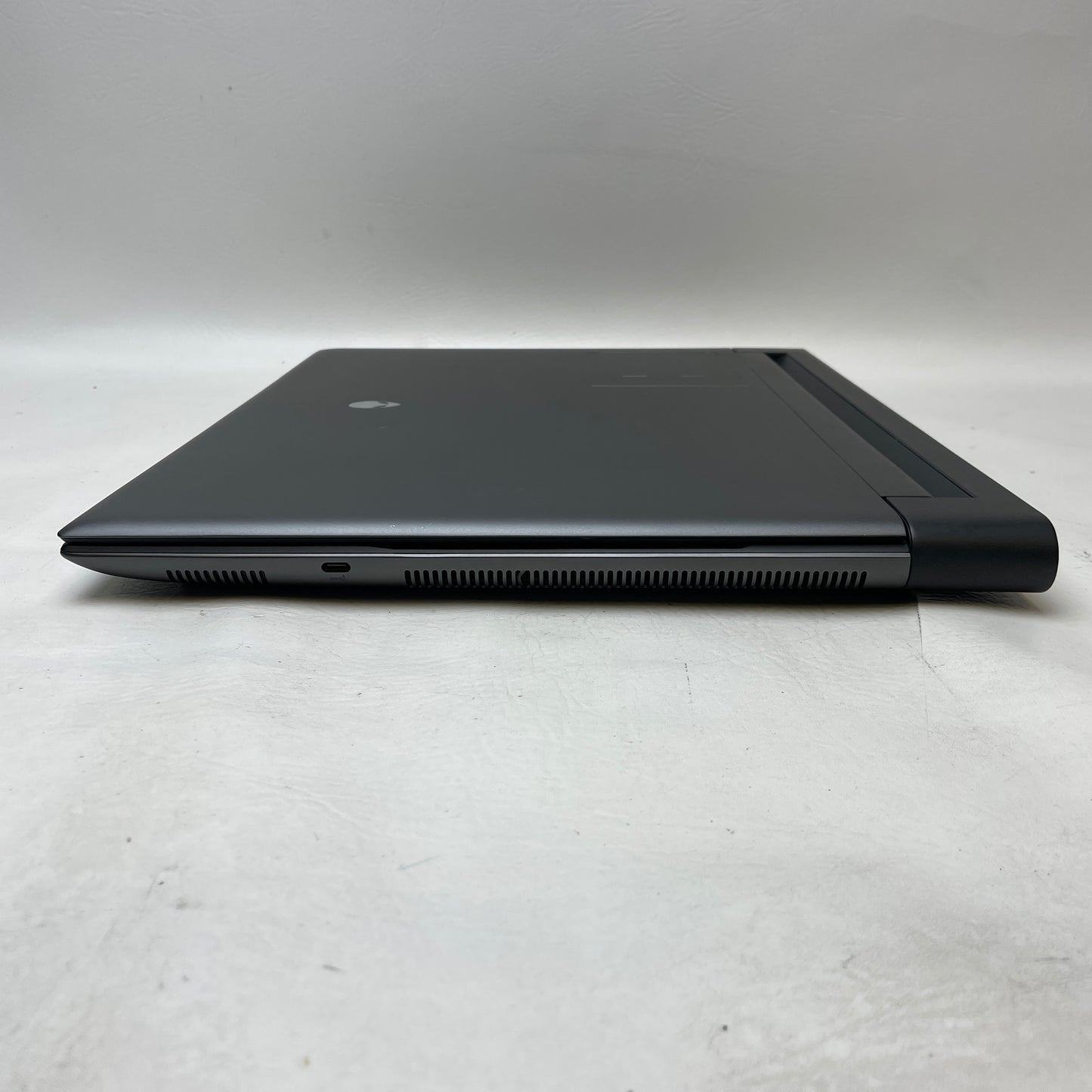 Alienware M18 R1 P51E i9 2.2GHz 32GB RAM 1TB SSD GeForce RTX 4070