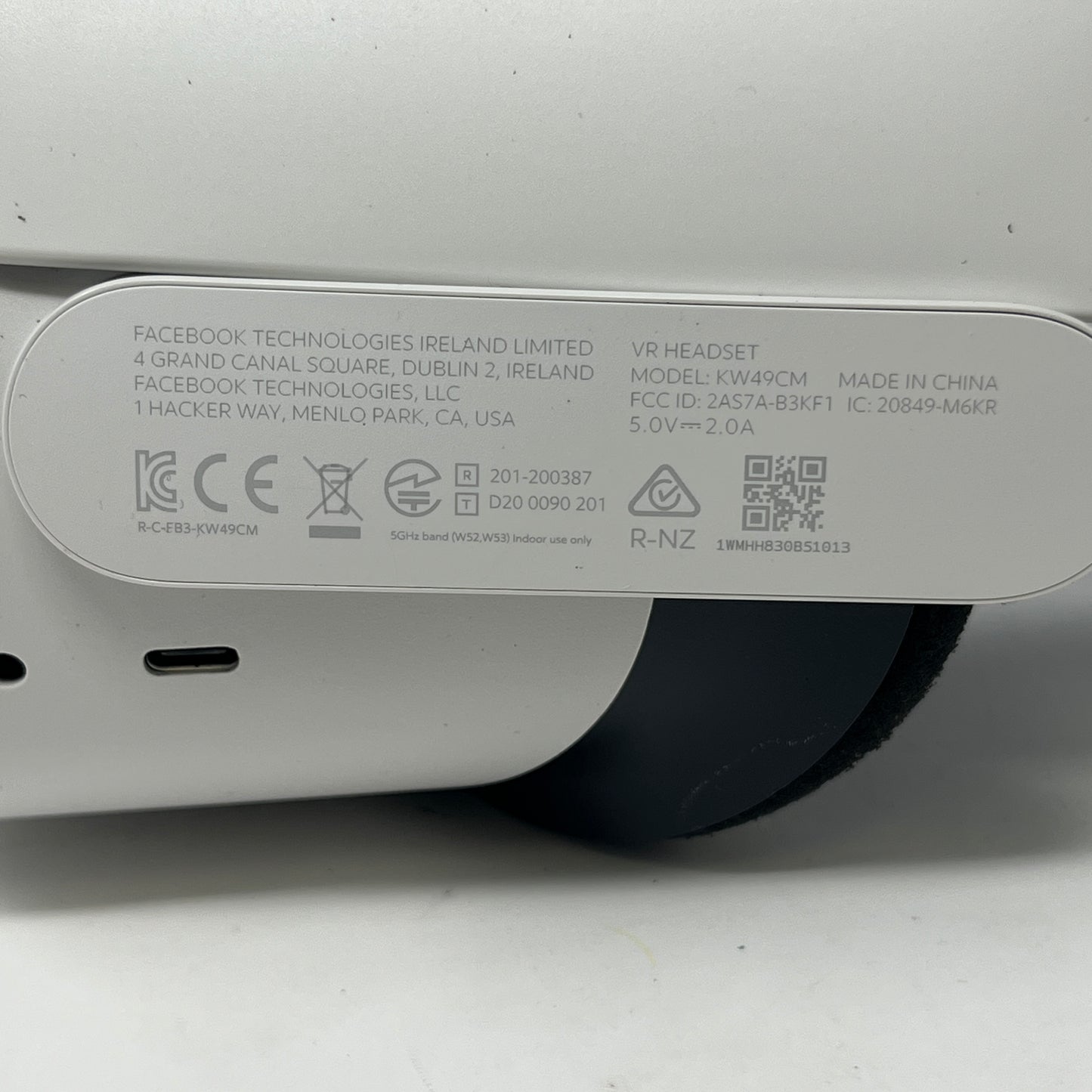 Oculus Quest 2 256GB Standalone All-in-One VR Headset KW49CM