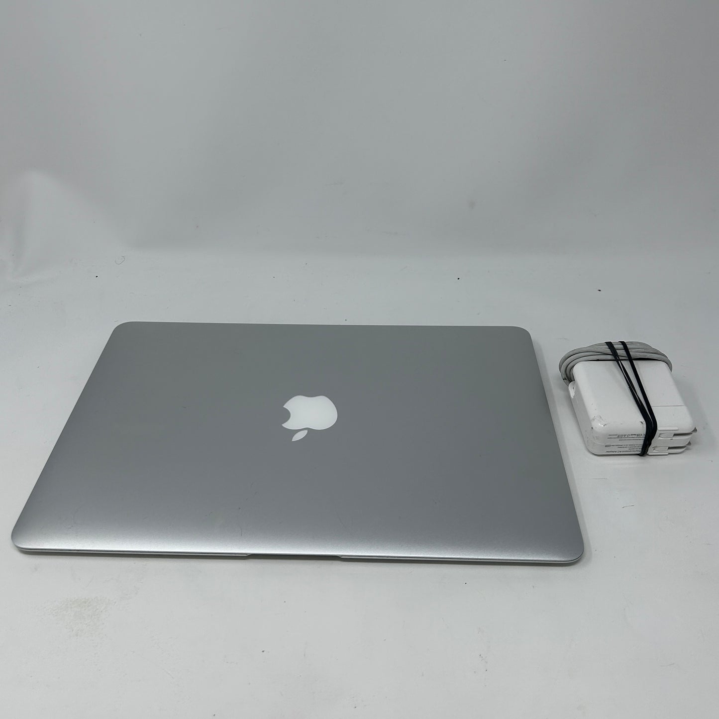 2017 Apple MacBook Air 13.3" i5 1.8GHz 4GB RAM 256GB SSD Silver A1466