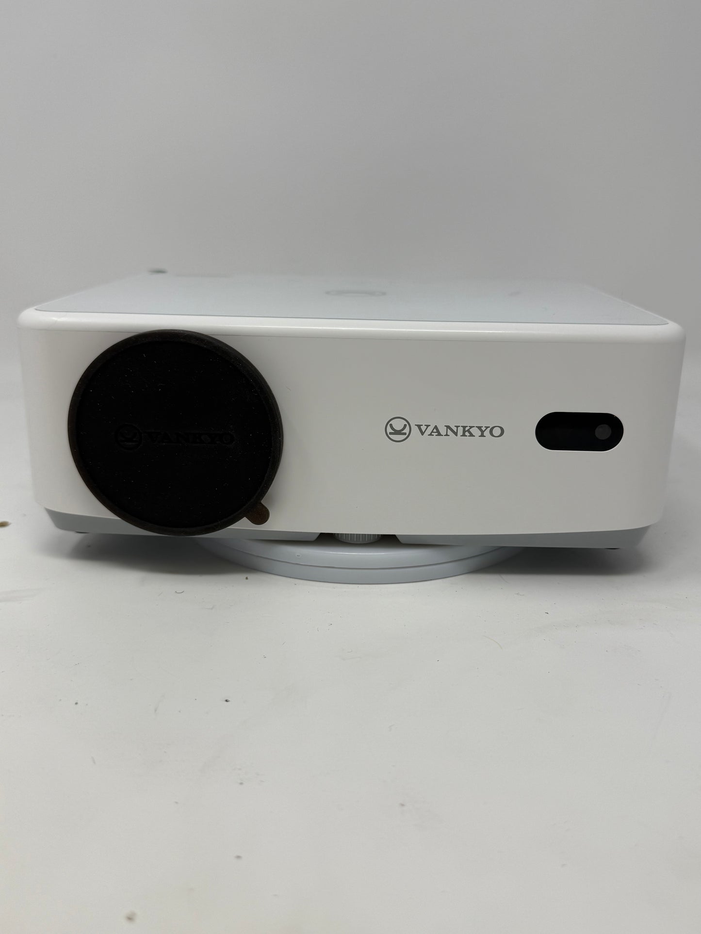 Vankyo Leisure 1920 x 1080 200 Lumens FHD HDR Smart Portable Projector