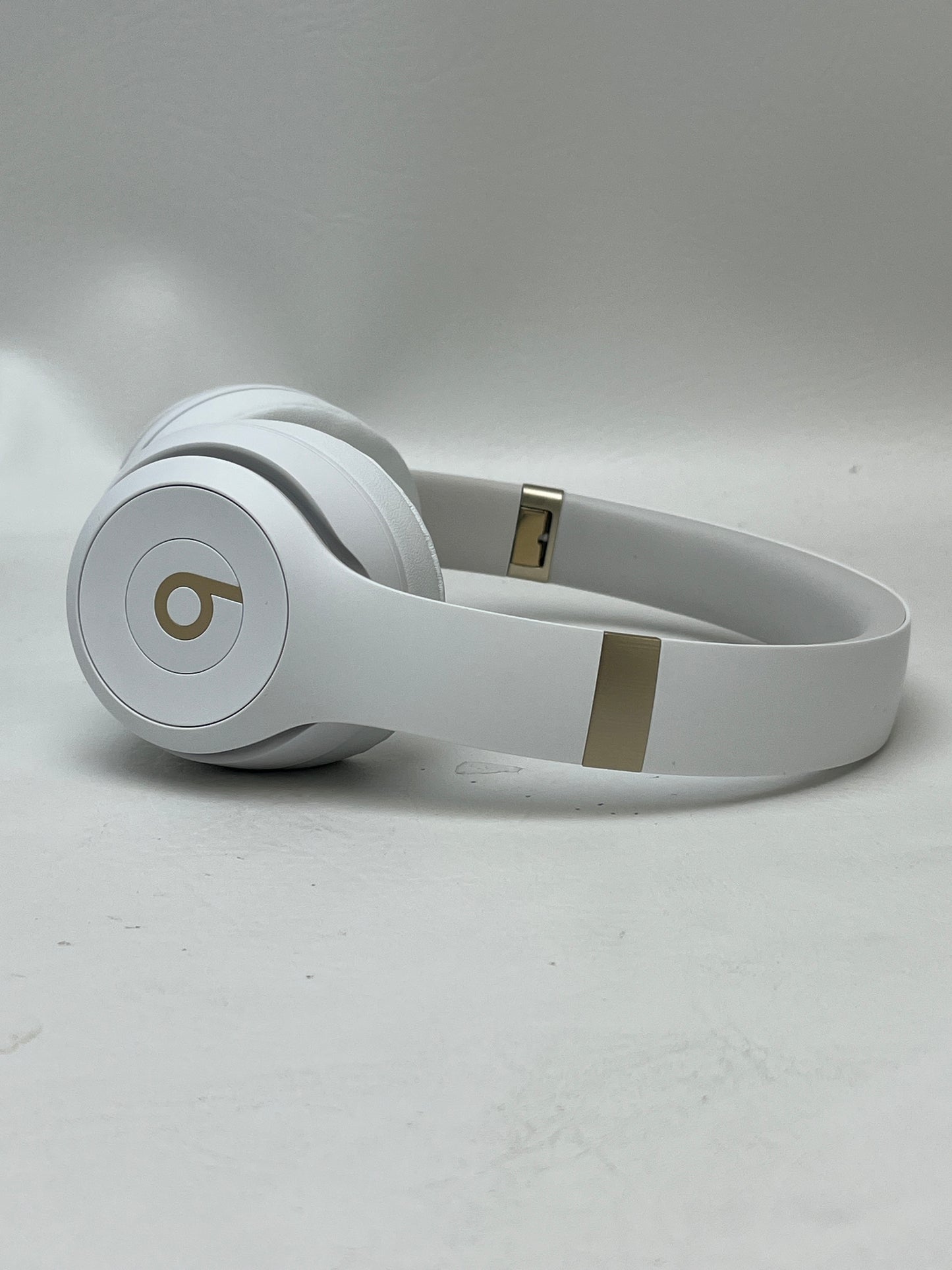 Beats Solo4 Wireless On-Ear Bluetooth Headphones Club White