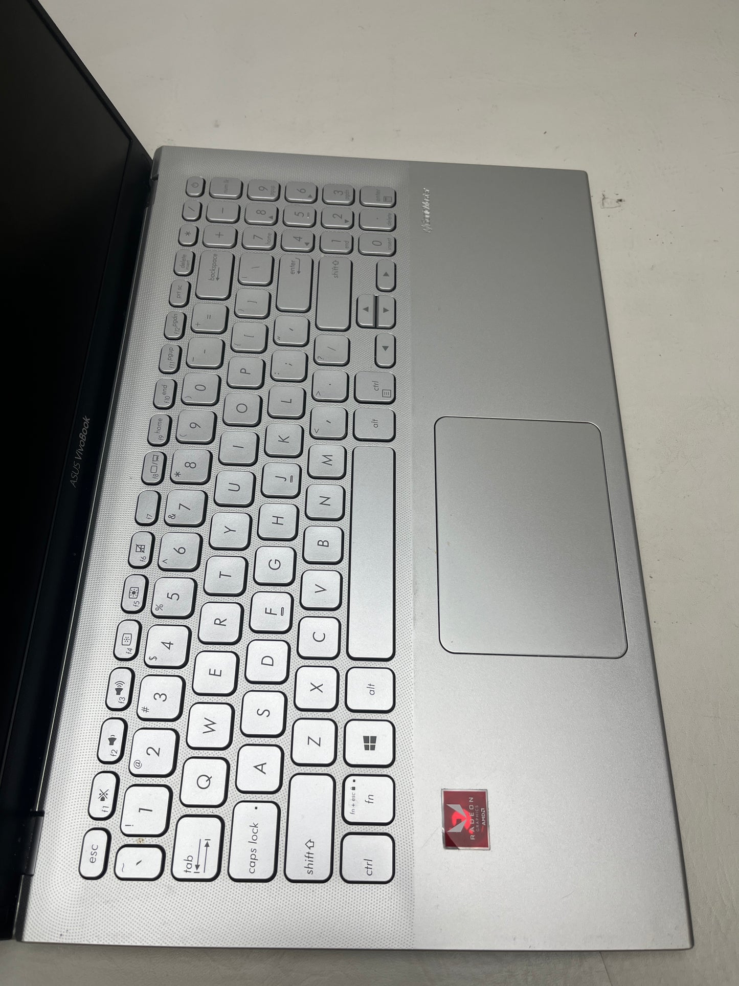 Asus Vivobook 15 X512D 15.6" AMD Ryzen 5 3500U 2.1GHz 6GB RAM 500GB SSD AMD Radeon (TM) Vega 8