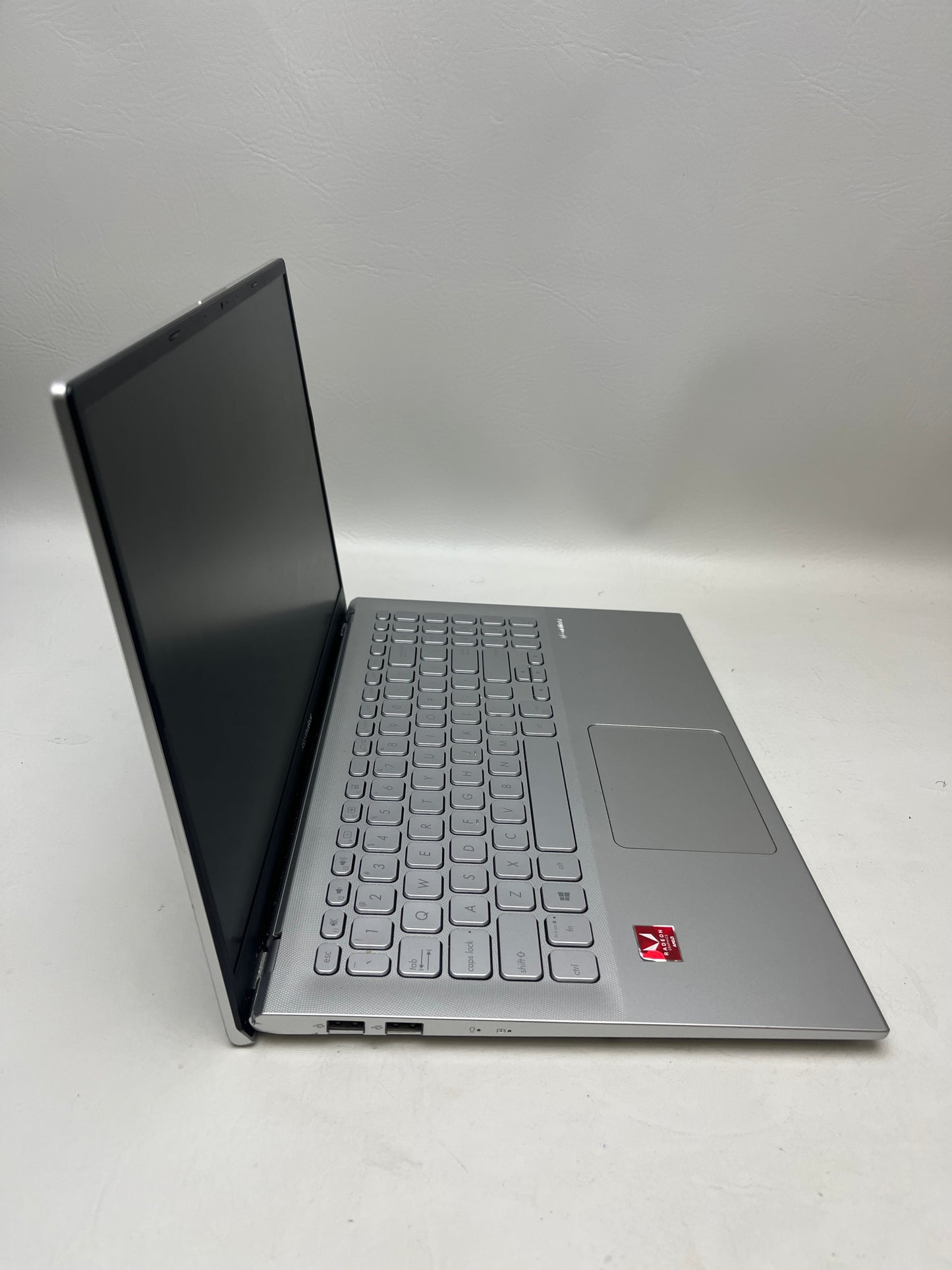 Asus Vivobook 15 X512D 15.6" AMD Ryzen 5 3500U 2.1GHz 6GB RAM 500GB SSD AMD Radeon (TM) Vega 8