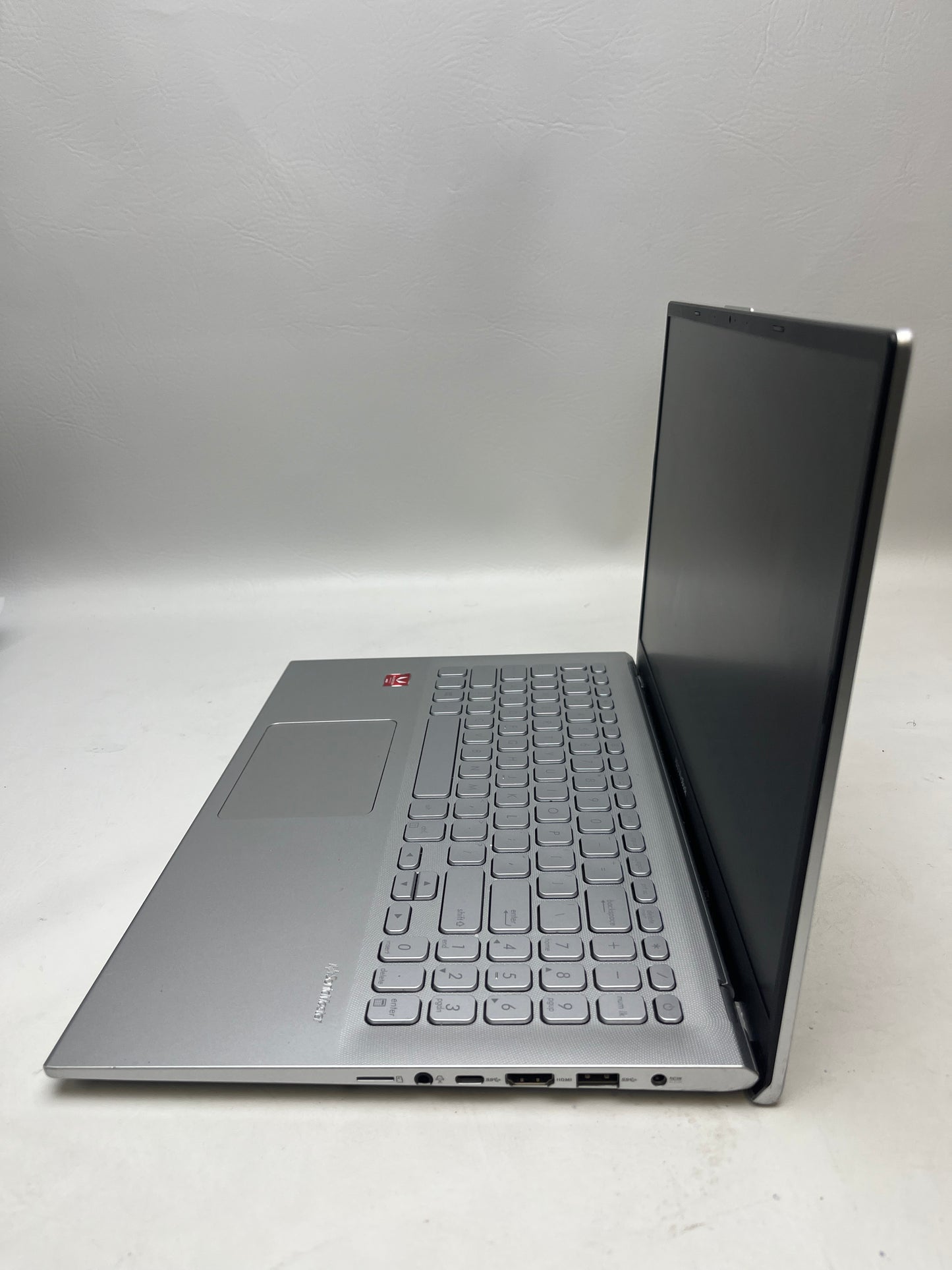 Asus Vivobook 15 X512D 15.6" AMD Ryzen 5 3500U 2.1GHz 6GB RAM 500GB SSD AMD Radeon (TM) Vega 8