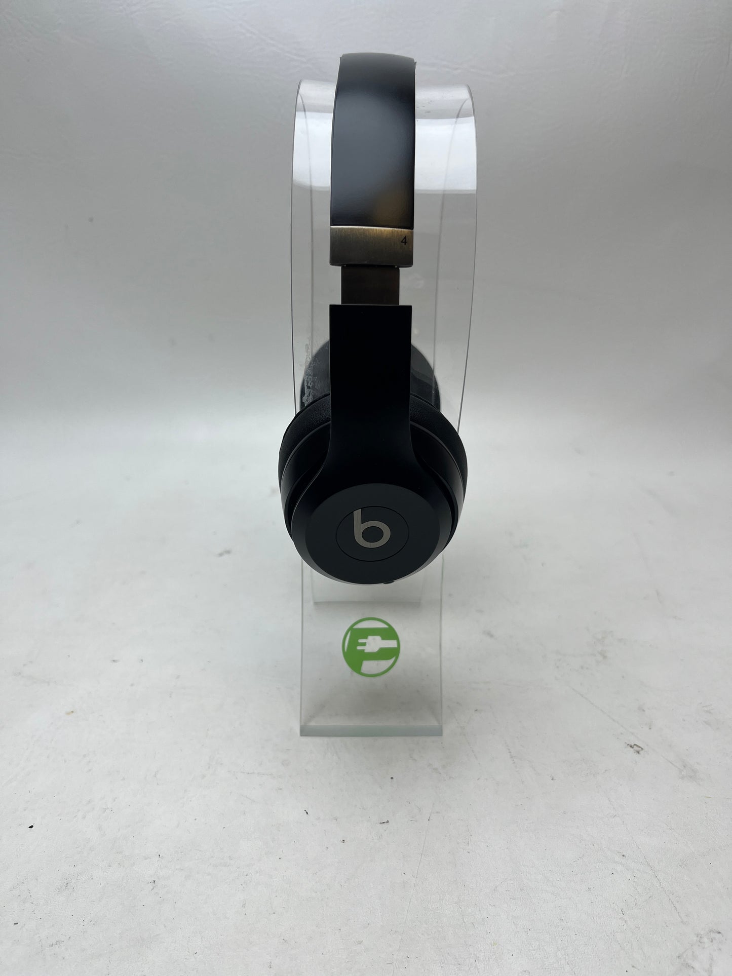 Solo 4 Matte Black On Ear Headphones MUW23LL/A