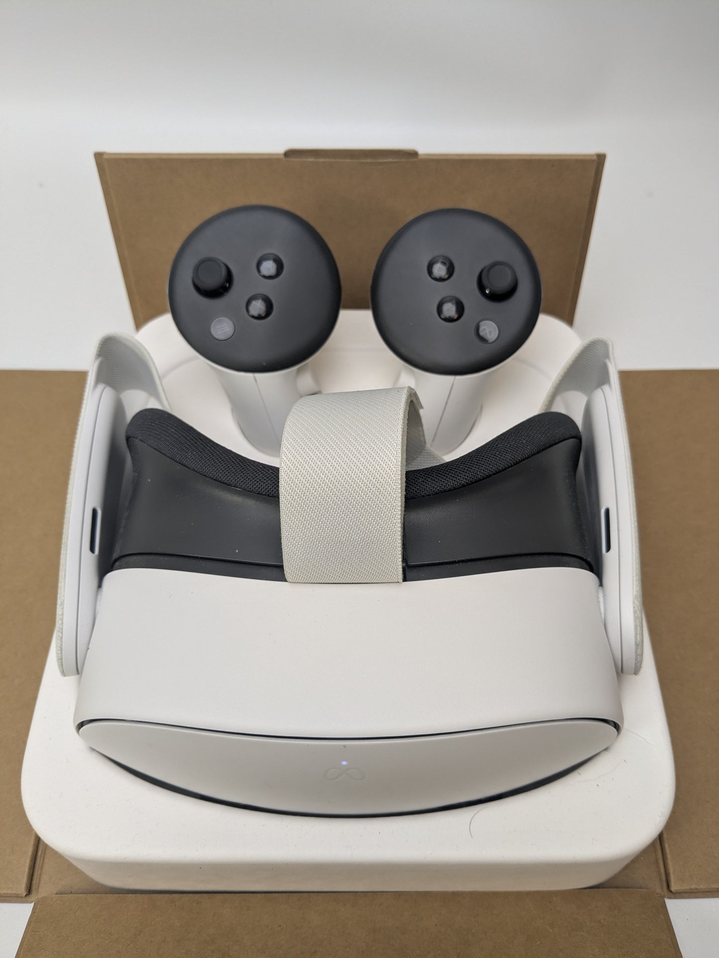 Meta Quest 3S 128GB Standalone All-in-One VR Headset P97