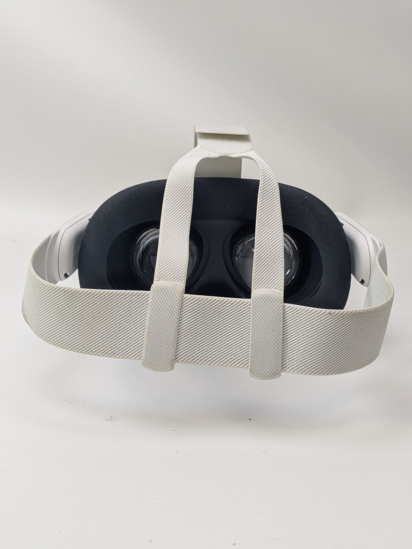 Meta Quest 3S 128GB Standalone All-in-One VR Headset P97