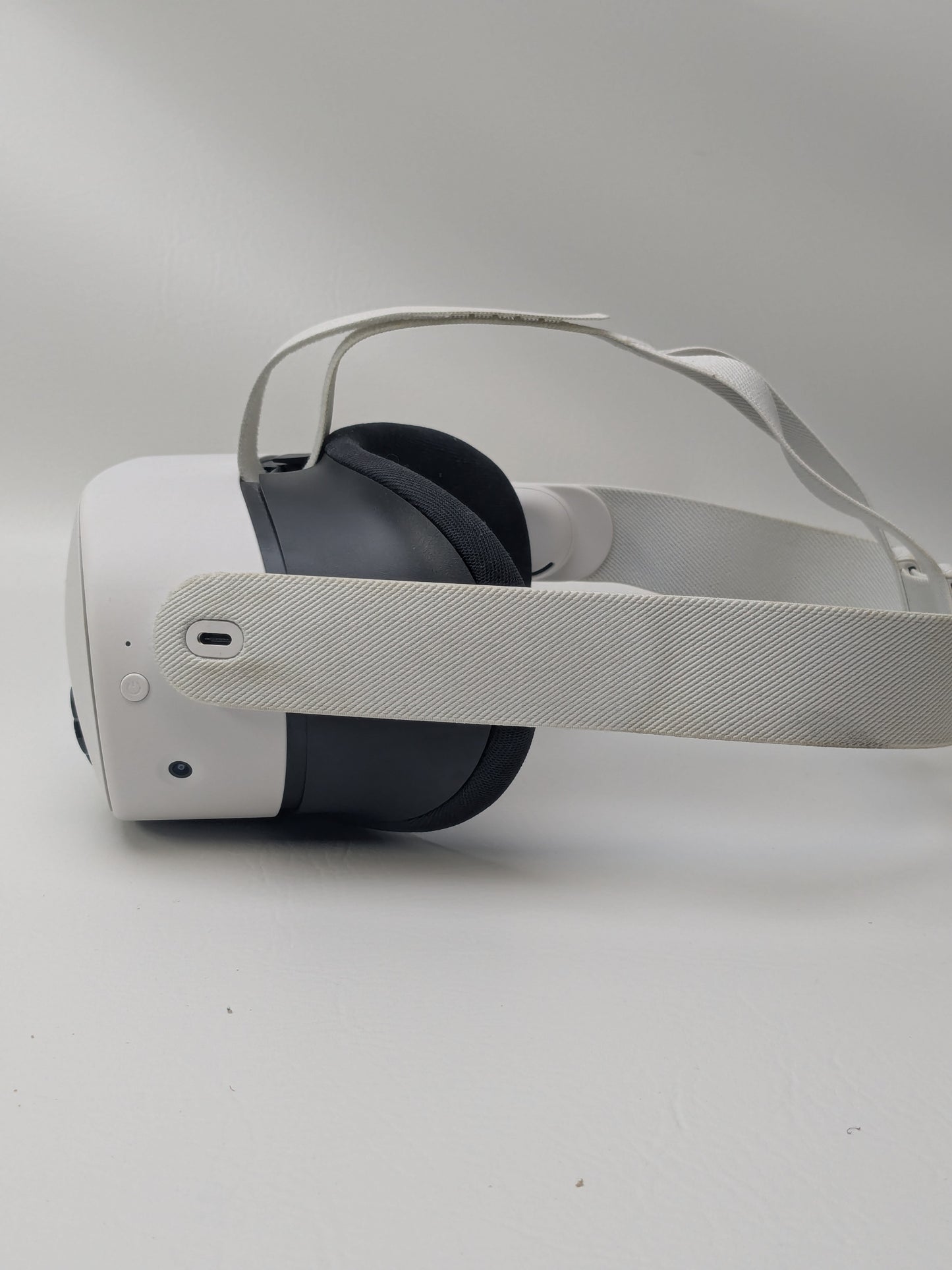 Meta Quest 3S 128GB Standalone All-in-One VR Headset P97
