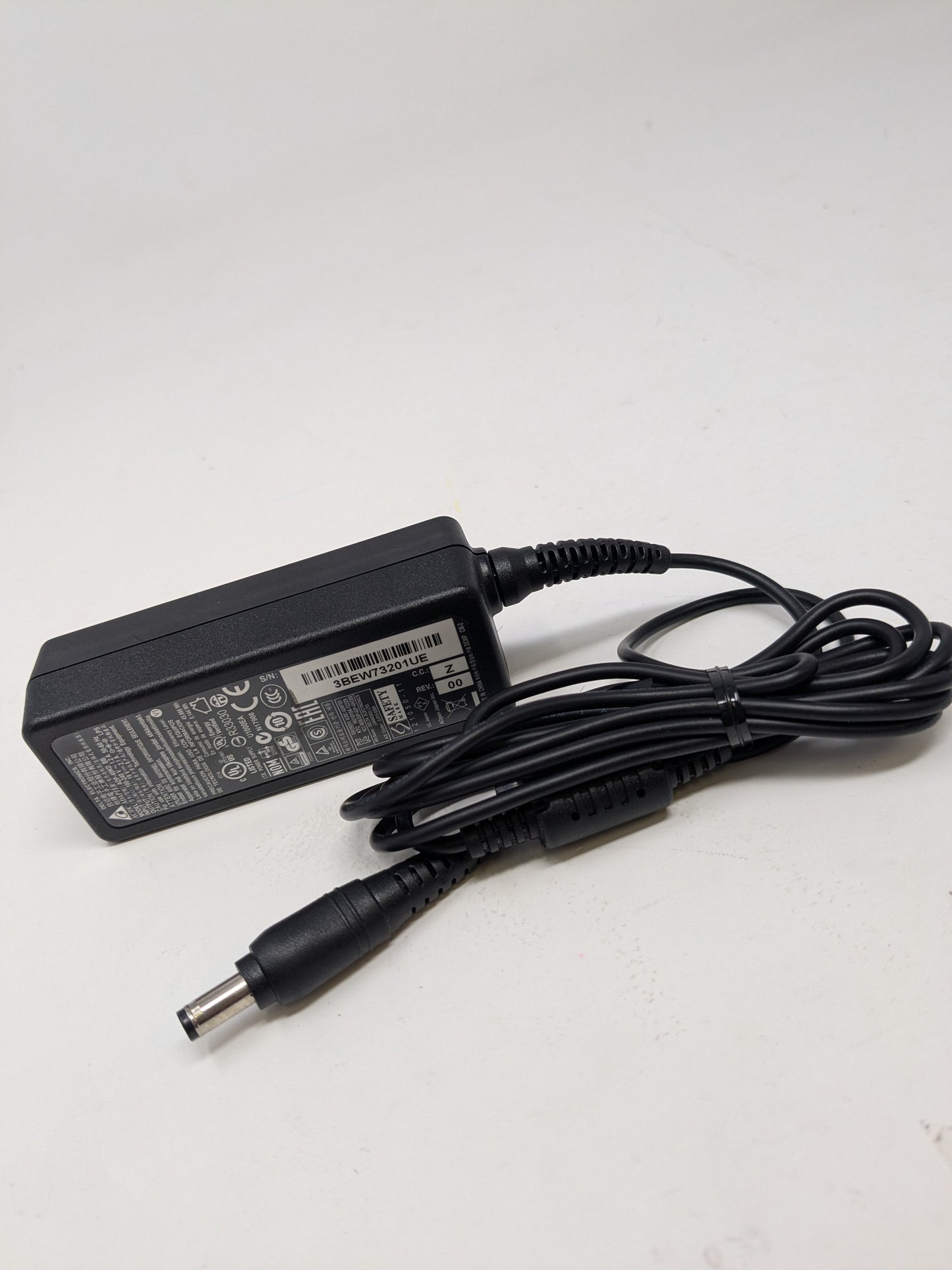 AOPEN Digital Engine DE3250-28B0 Fanless Mini PC Digital Signage Media Player w/AC Adapter