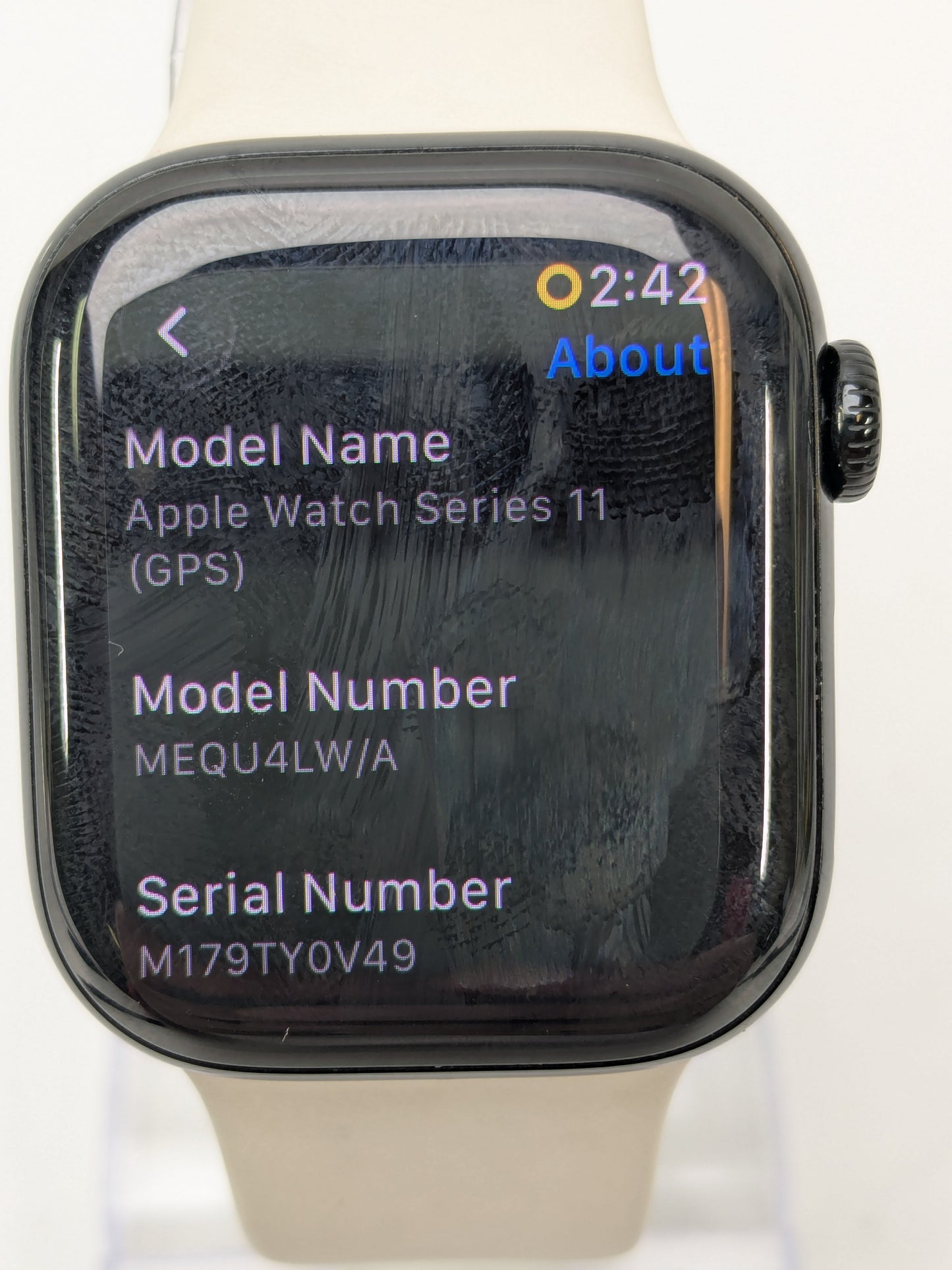 Apple Watch Series 11 GPS 42mm Jet Black Aluminum Starlight Sport Band MEQU4LW/A