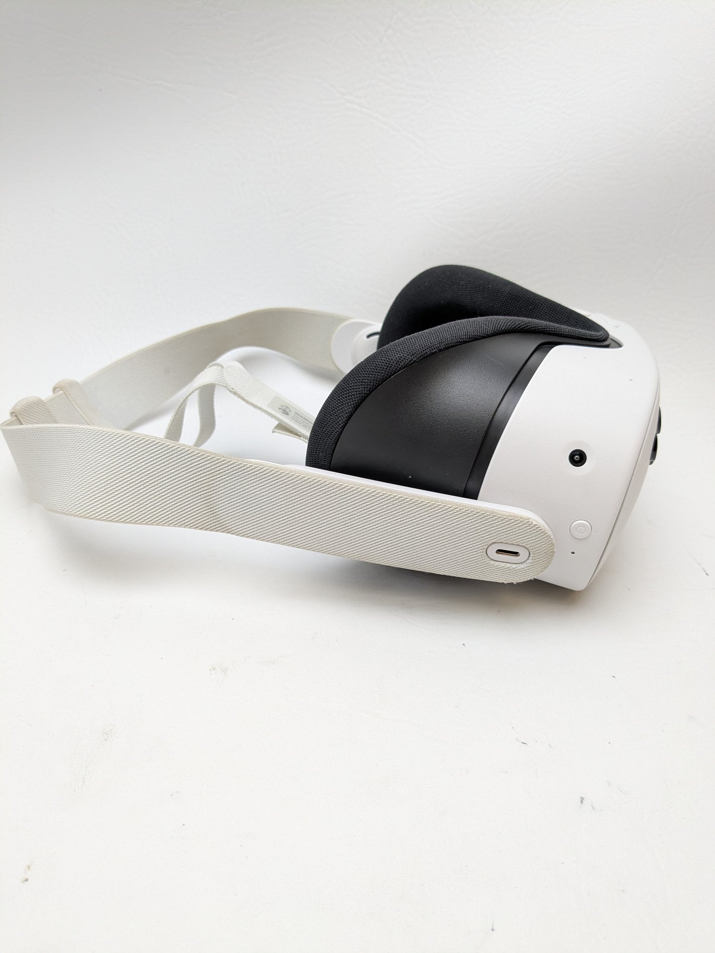Meta Quest 3S 256GB Standalone All-in-One VR Headset P97