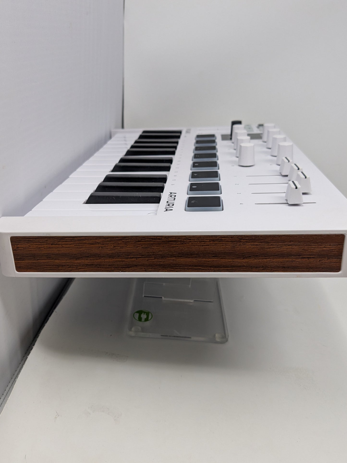 Arturia MiniLab 3 25-Key Synth MIDI Keyboard Controller White, Pads, USB-C