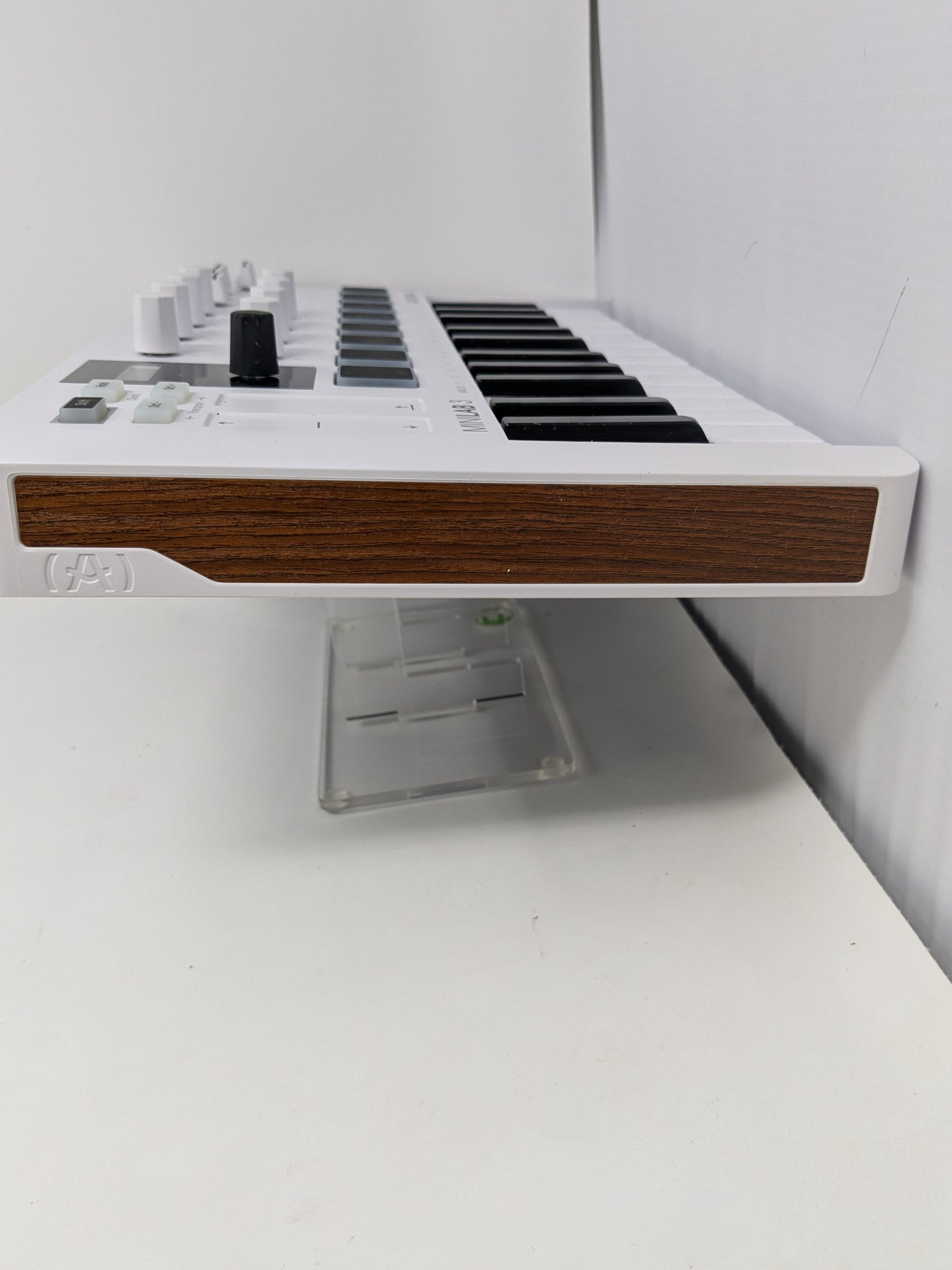 Arturia MiniLab 3 25-Key Synth MIDI Keyboard Controller White, Pads, USB-C