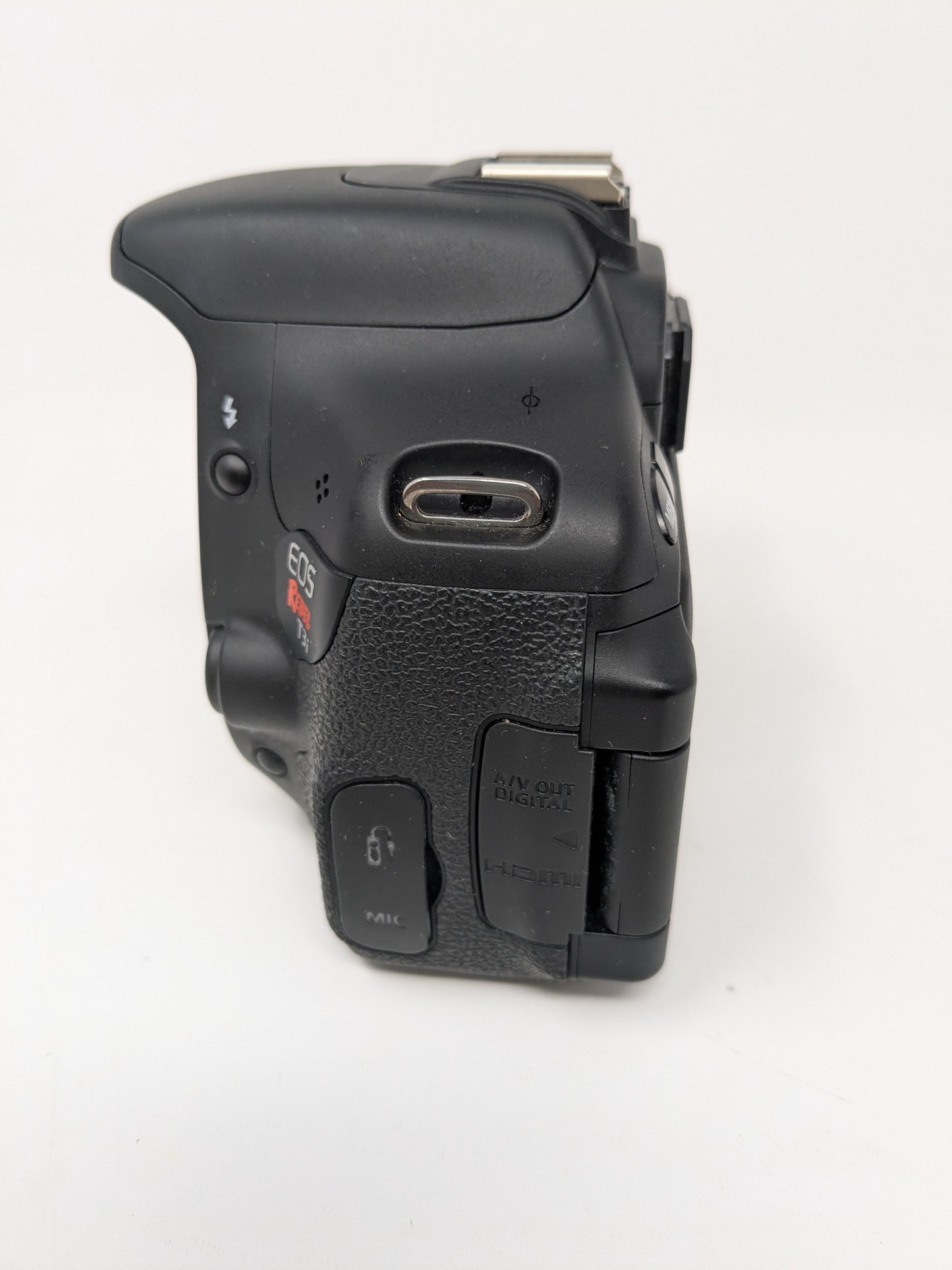 Canon EOS Rebel T3i 18.0 MP Digital SLR (DSLR) Black